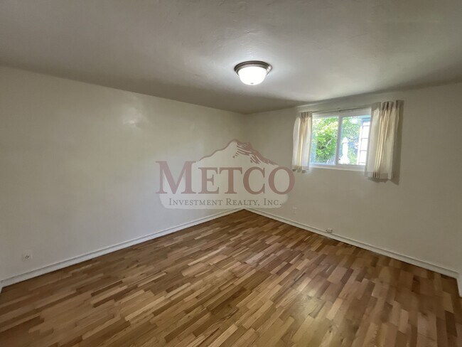 Building Photo - 07801