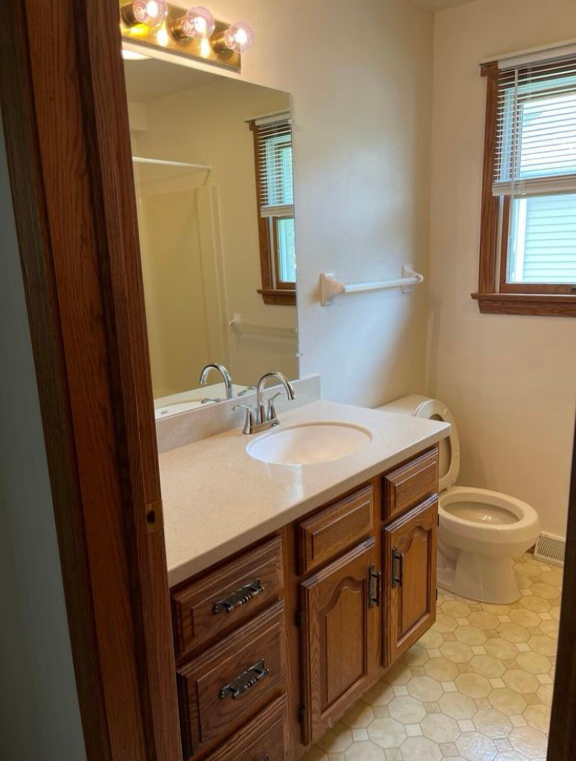 Building Photo - 5203 W Ridge Rd