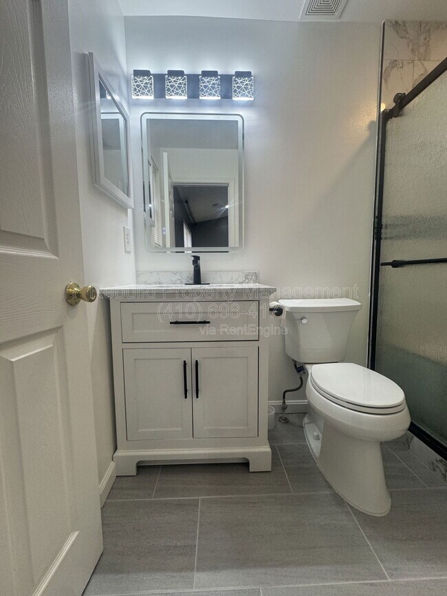 Building Photo - 54 Royalty Cir