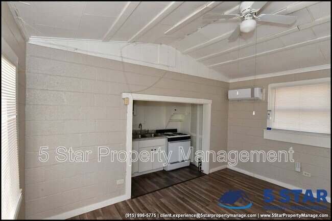 Building Photo - 3519 Douglas Ave