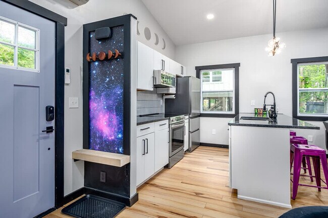 Building Photo - 288 Stonewall Road-SI ID1055518P