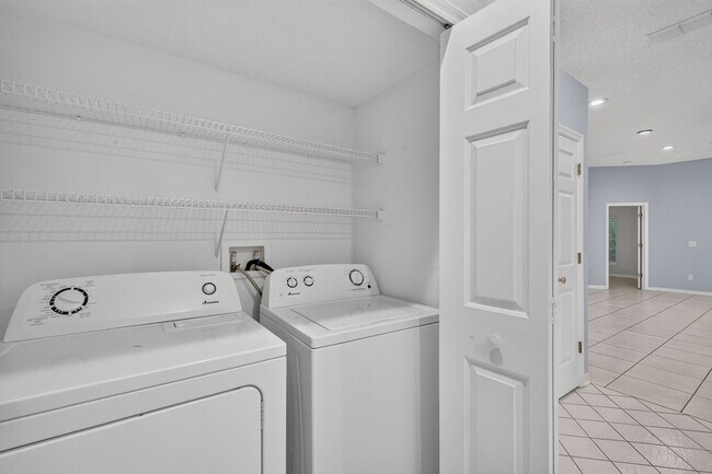 Building Photo - 3025 Andover Ct