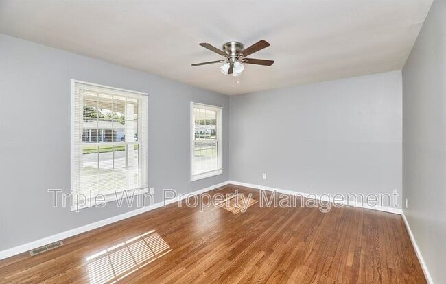 Building Photo - 1405 Willowbrook Dr