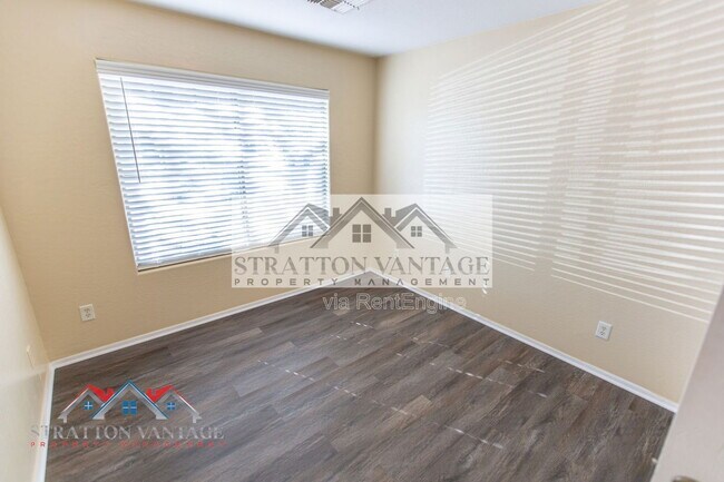 Building Photo - 11754 W Belmont Dr