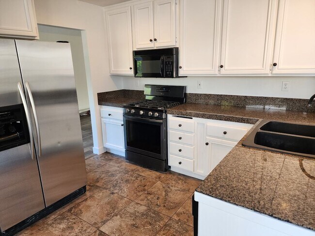 Building Photo - Newly Remodeled Home in Temecula on Huge L...