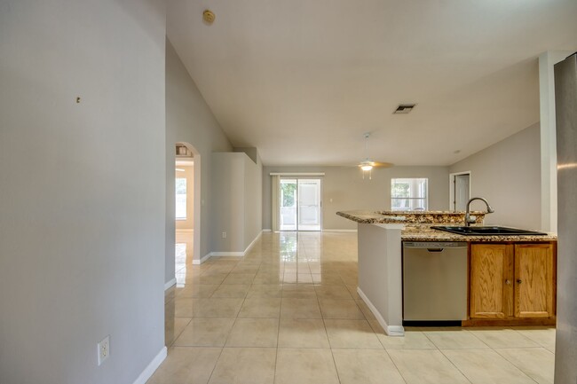 Building Photo - 2462 Nature Pointe Loop