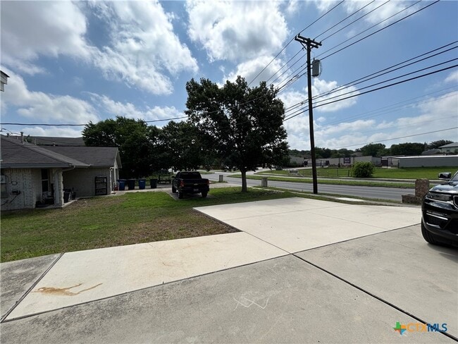 Building Photo - 1642 W County Line Rd