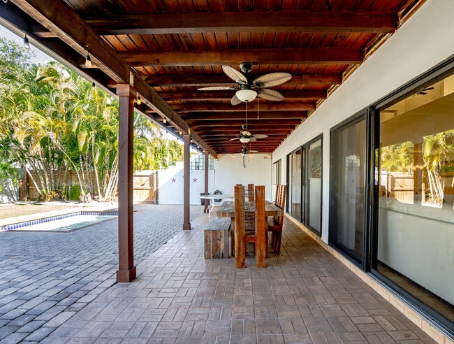 Building Photo - 665 Jeffery St