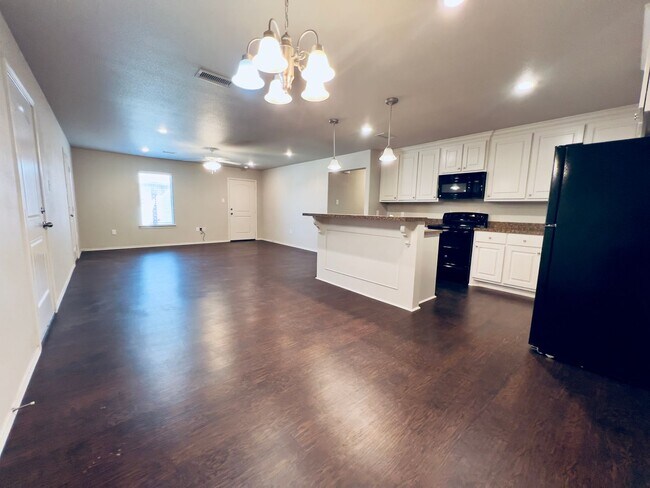 Building Photo - PRE-LEASING! 3/2/2 Located in Lubbock-Cooper ISD