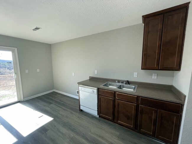 Building Photo - 228 Whitestone Dr NE