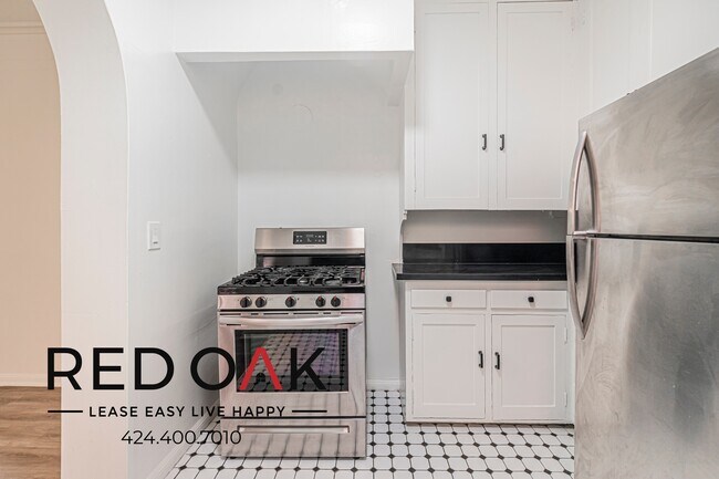 Building Photo - 312 3/4-314 Mariposa Ave