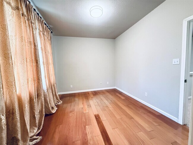 Building Photo - 2100 Pipers Field Dr