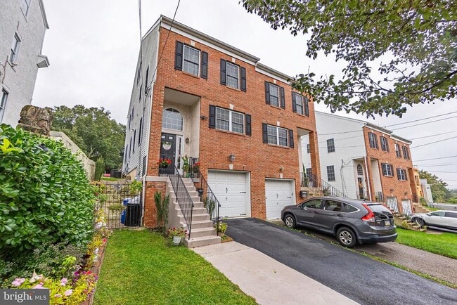 Building Photo - 321 Fountain St