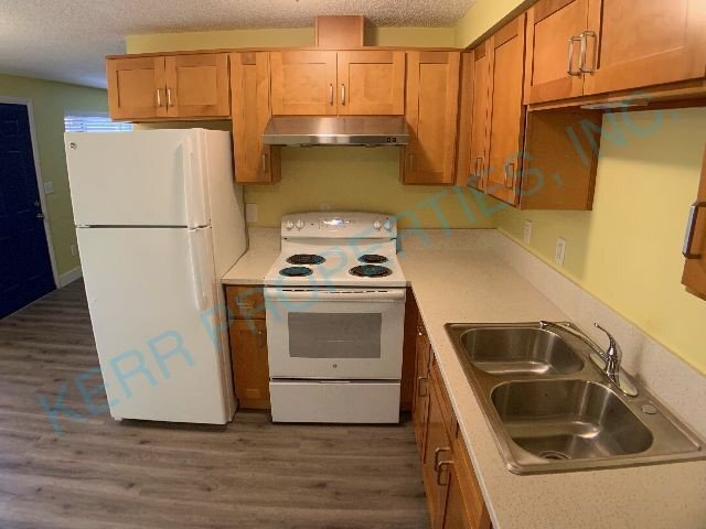 Building Photo - Charming 2-Bed Duplex in Portland's Heart – Cozy 855 Sq Ft!