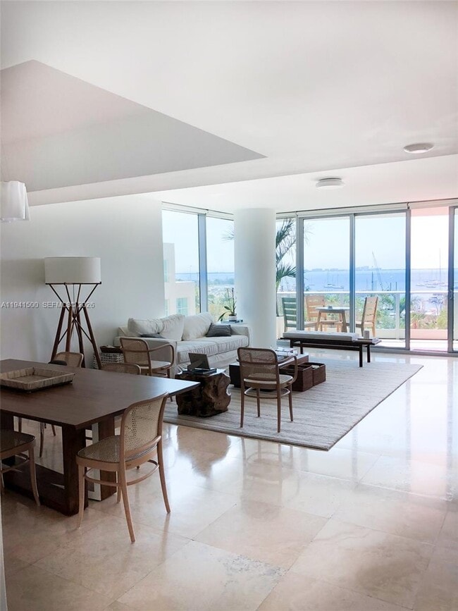 Building Photo - 2627 S Bayshore Dr