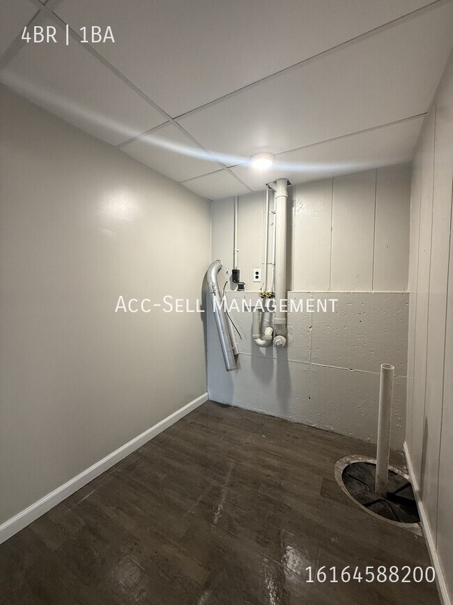 Building Photo - 5231 Rich-