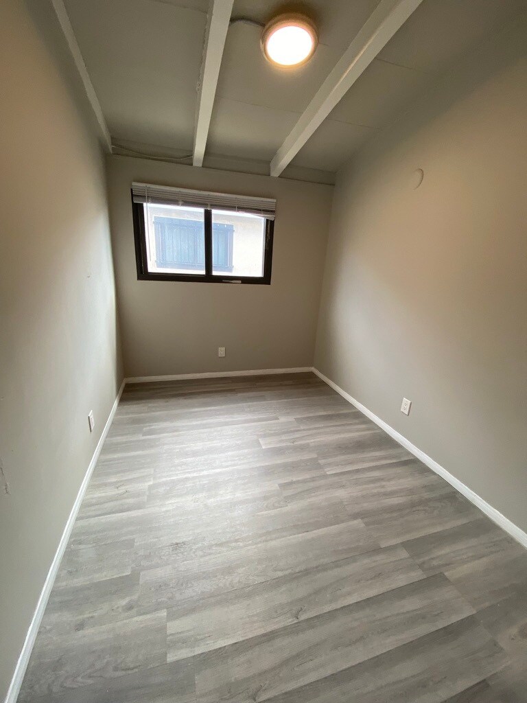 Building Photo - 2916 W Century Blvd