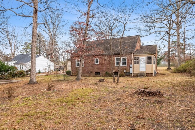 Building Photo - SW, Large Brick Two Bedroom PLUS Two Sun-Rooms, Hardwoods, LR & Separate DR, Fire Place!