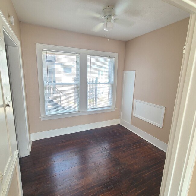 Building Photo - 4414 Woodside St