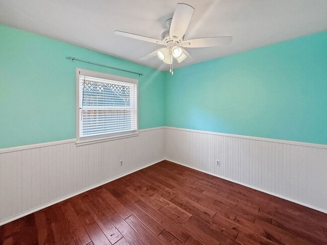Building Photo - Beautiful 4BD/2BA w/ Attached Garage & Lar...