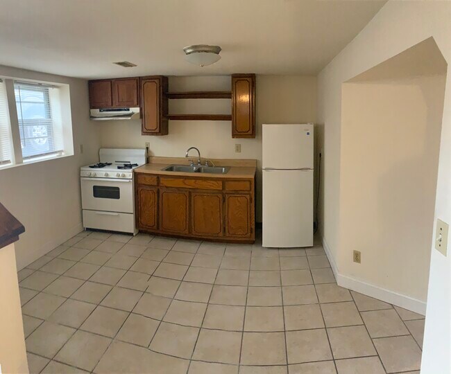 Kitchen - 1206 Lakeview Ave
