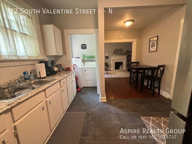 Building Photo - 312 S Valentine St