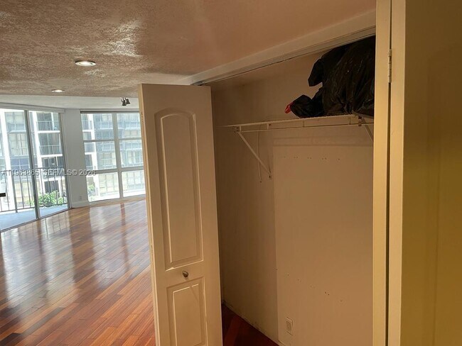 Building Photo - 1865 Brickell Ave