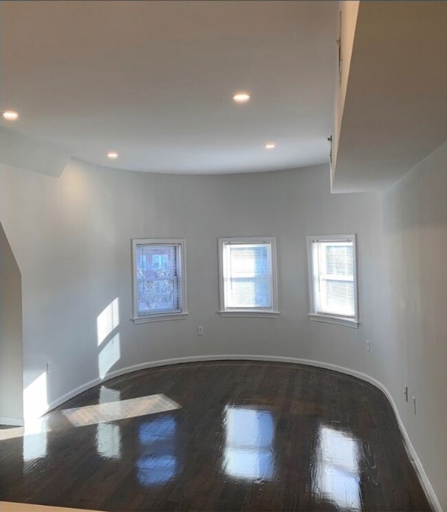 Building Photo - 1414 Beacon St