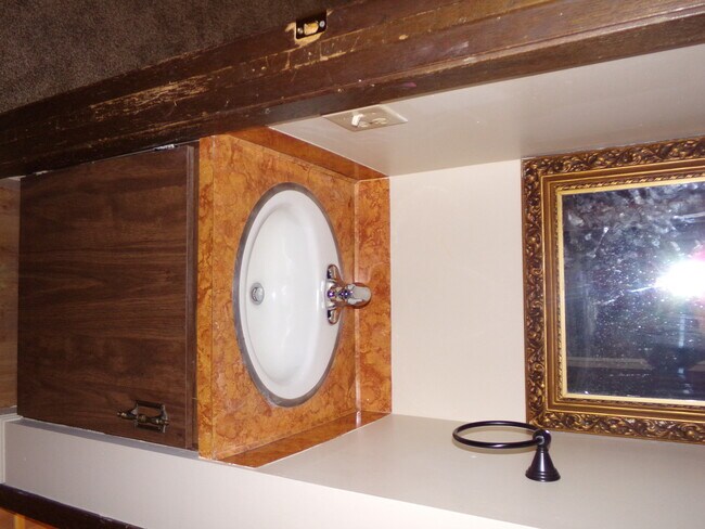 Building Photo - BCR - 2227 A Street - Nice 2 BR Apt