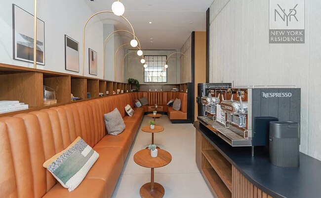 Building Photo - 11 Hoyt St