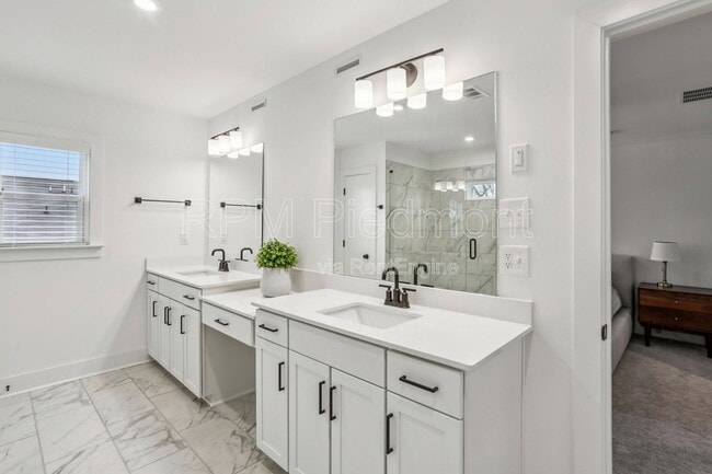 Building Photo - 3371 Macaiva Aly