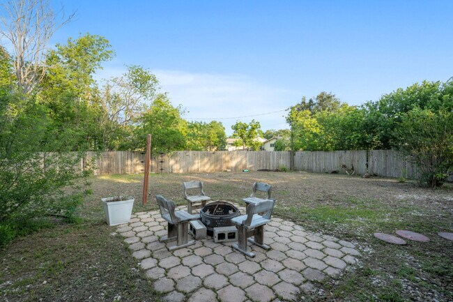 Building Photo - 11110 Rendezvous Dr