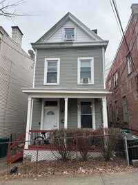 Building Photo - 4 Bedroom House Located In Clifton Near UC...