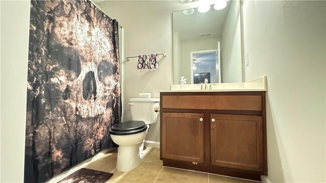 Building Photo - 2160 Greencrest Cir