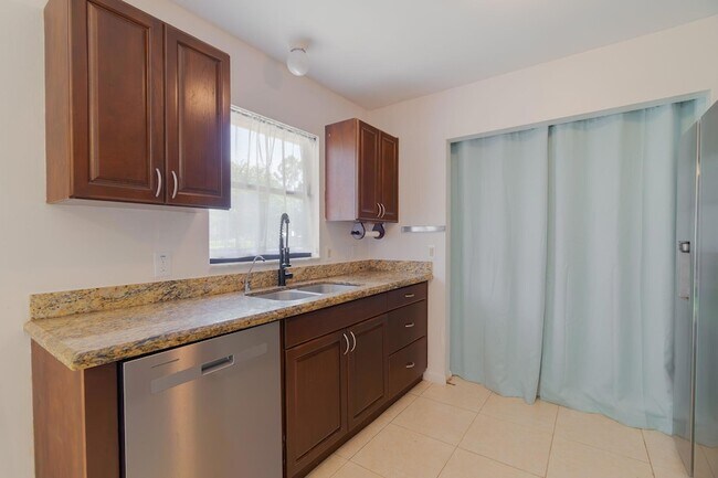 Building Photo - 11735 150th Ct N