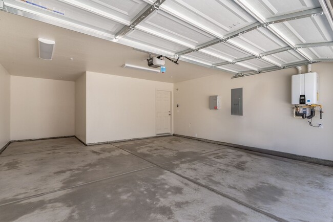 Building Photo - 2485 OAKMOUNT CIRCLE 3 BEDROOM 2 BATHROOM ...