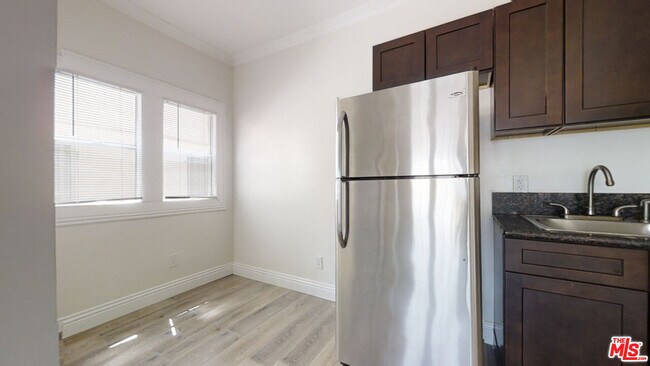Building Photo - 5522 Sierra Vista Ave