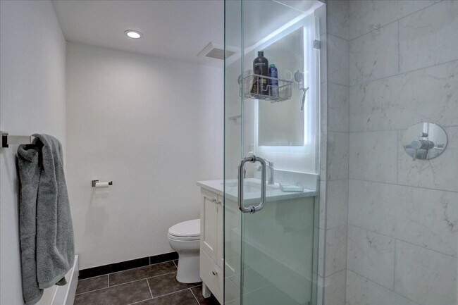 Building Photo - Stunning Remodeled Townhome in North Boulder