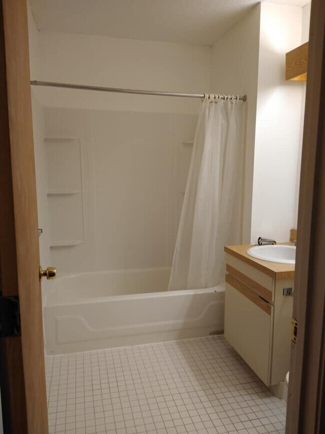 Building Photo - 8 Kenmar Dr