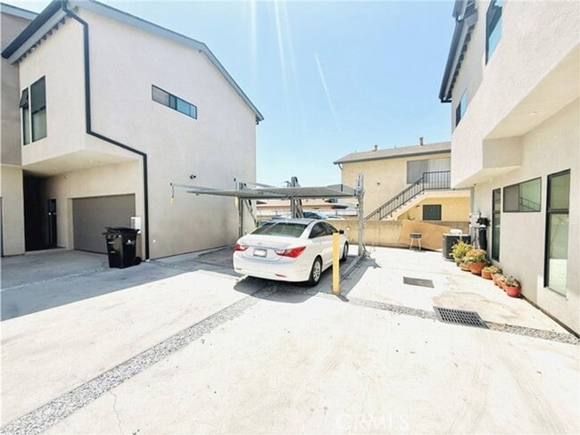 Building Photo - 25200 Frampton Ave