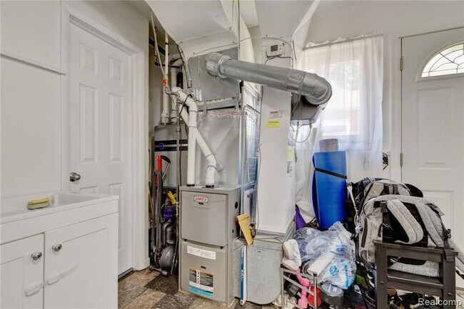 Building Photo - Beautiful Home in Dearborn Heights