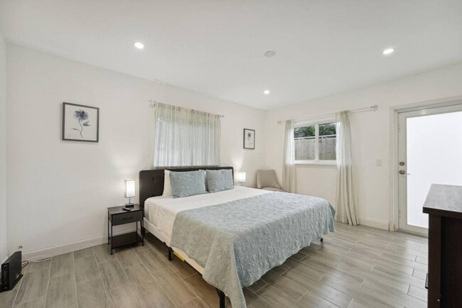 Building Photo - 3133 Albatross Rd