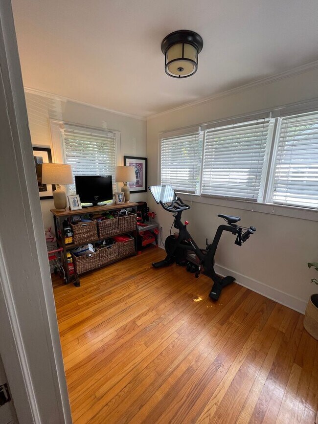 Building Photo - Charming Three Bedroom Home in the Heart of West Ashely