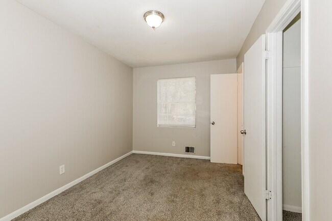 Building Photo - 7391 White Castle Ct