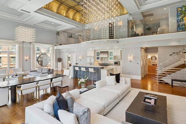 Building Photo - 313 1st St