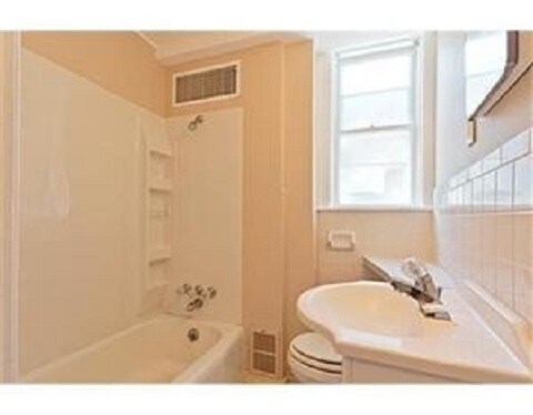 Building Photo - 16 Gates Ct