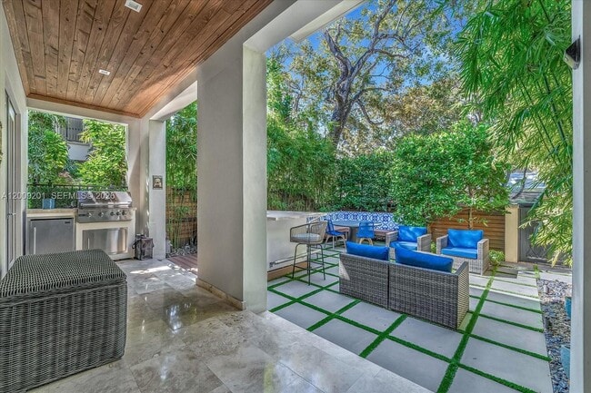 Building Photo - 7440 SW 56th Ct