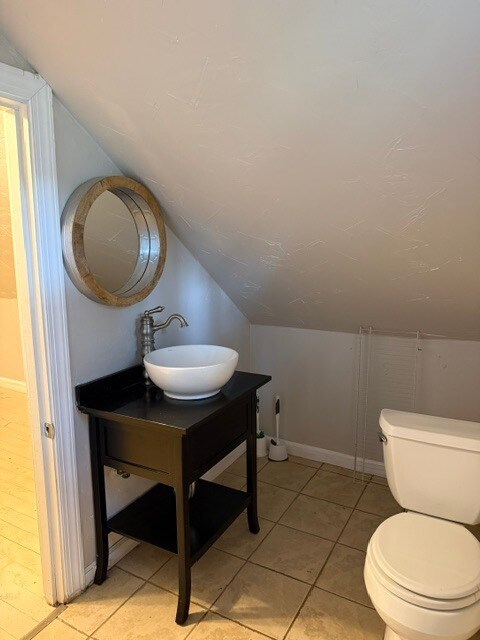Building Photo - Two Bedroom, Two Bath home with large back yard and attached garage!