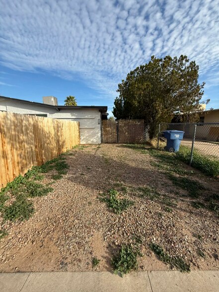 Building Photo - 3731 E Garden St