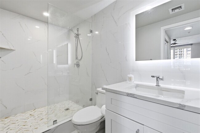 Building Photo - 511 SE 5 Ave